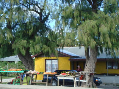 Street_vendors_in_Nuku_Alofa.jpg