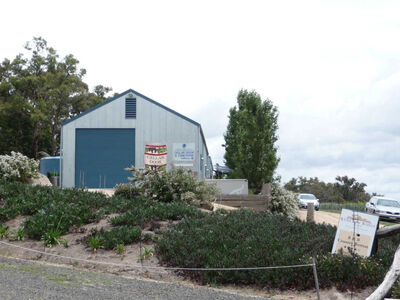 Barn_at_vineyard.JPG