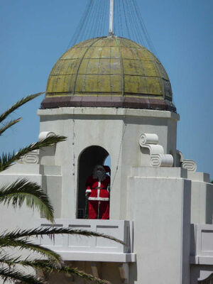 Father_Christmas_in_St_Kilda.JPG