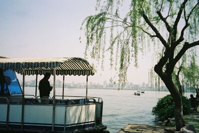 Boat_at_Hangzhou.jpg