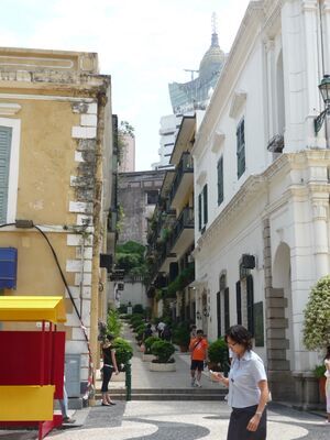 Alley_in_Macau.jpg