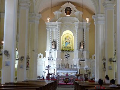 Inside_the_Macau_church.jpg